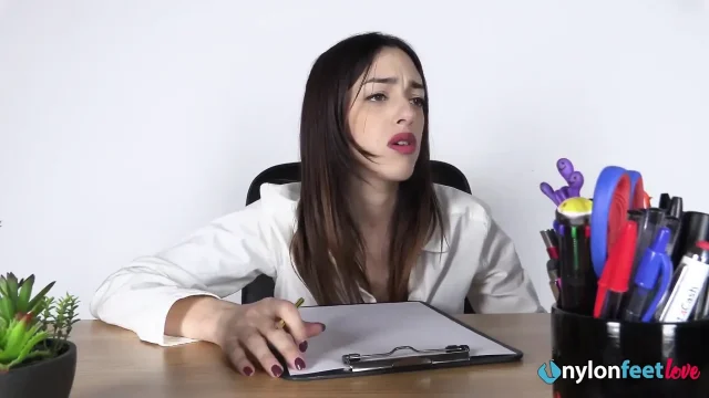 Worshipping the Sexy Secretary's Feet in Exchange of Assistance