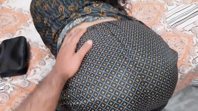 Indian Randi ki chudai He Gave Her Money and Fucked Her - Desi Indian girl and stranger