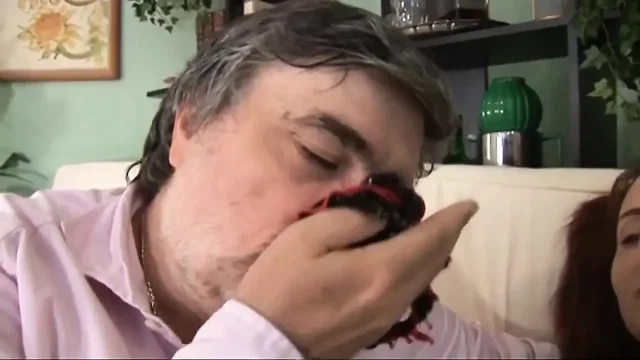 Sexy teen feels the taste of an older man's cock