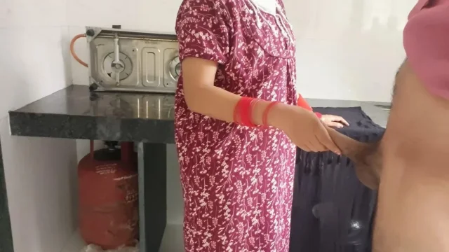 Ghar me kam karane wali maid ko malik ne choda