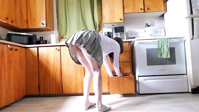 Stepdaughter gets STUCK Stepdad helps WARNING - Massive SQUIRTS
