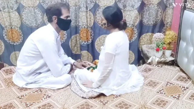 Shadi wali Raat Beautiful Indian Desi Girl ka Ashiq room mai a gya aur khub
