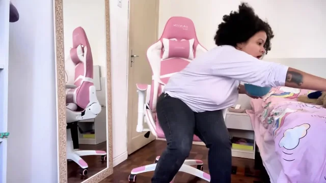 BBW Eating and P Farting While BF Is Watching and Annoying