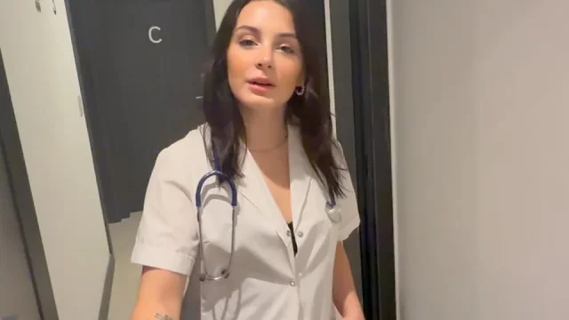 Horny Nurse Cures Patient's Cock with a Great Blowjob - Almendra Gala
