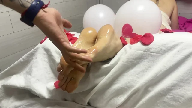 Valentine's Footjob Fantasy Oiled Soles & Rose Petals