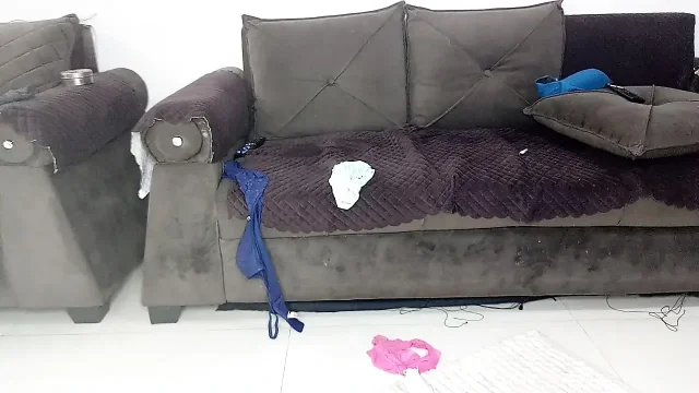 See my hoy cock wearing my stepmom tit bra panty