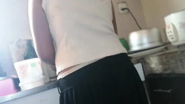 Secret Shoot of My Aunt While She Cooks