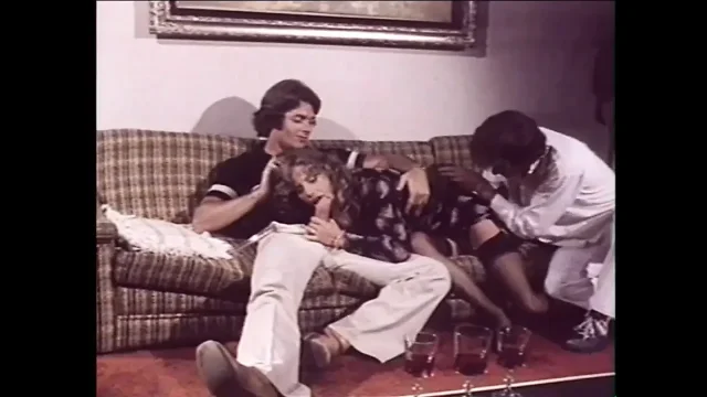 Vintage Threesome of Sexy Busty MILF Fucked and Cummed in Mouth by Two Big Cocks