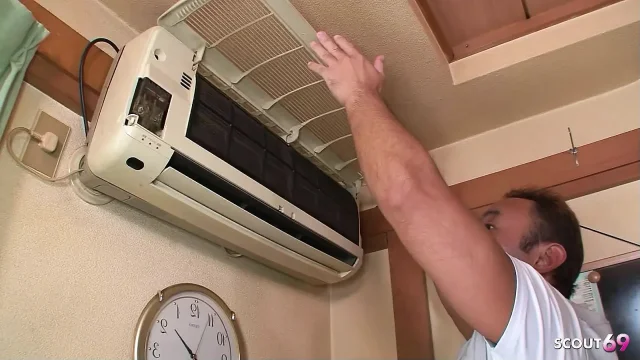 Japanese Mature Wife give a Fuck to the ugly Worker when her husband is at work
