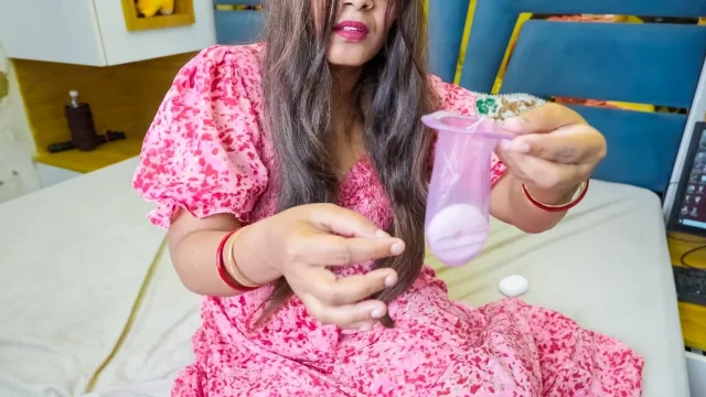 Beautiful Desi Mallu Bhabhi ordered Female Condom and Fucked by Delivery boy
