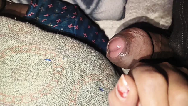 Paheli baar pati ne patni ke muhu me panish diya
