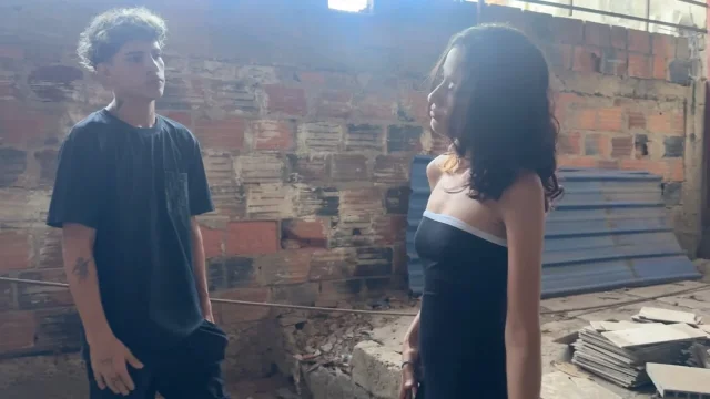 REAL SEX OUTDOORS A couple of strangers enter an abandoned house as a date to