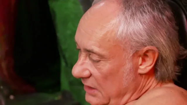 Incredibly hot sexy bitch loves mature men