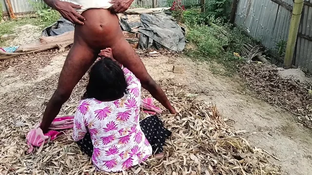 Desi housewife ki gand chudai ki outdoor
