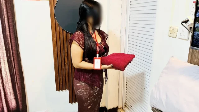 Hotel waitress kebaya merah girl trapped by hotel guest