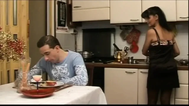 The Cougar and the sudden Sex in the Kitchen