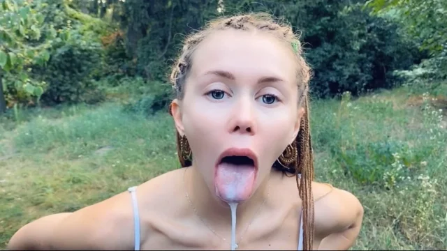 Quick Blowjob Outdoor POV