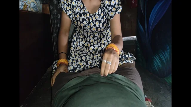 The sister-in-law in the neighborhood comes to my room and sucks my penis and