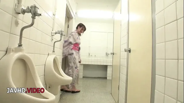 Wild Asian Yumi Maeda Delivers Sizzling Blowjob Before Thrilling Fuck Session