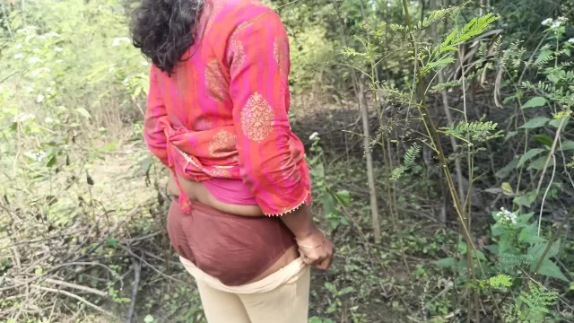 College student outdoor hot romance
