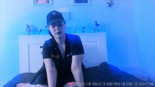 Vends-ta-culotte - Roleplay the policewoman is a submissive slut with big tits