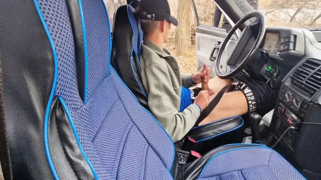 Hot Cruise Publicly Fucked a Young Student's Tight Femboy Hole in the Cold Autumn