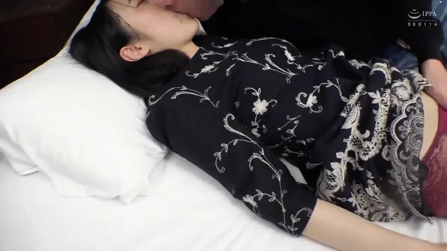 M787g07 Pick up a Young Wife Mrms Who Has Just Moved to Tokyo with a Large