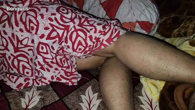 Exploring my Stepmoms Pussy Sharing Bed With Hot MILF