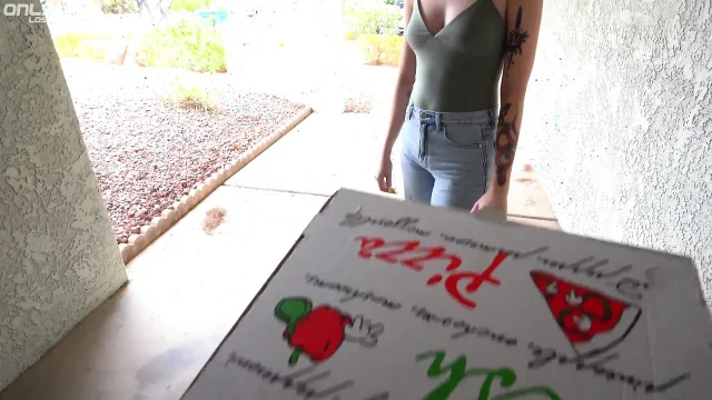 Pizza delivery by Marilyn Johnson leads to messy facial