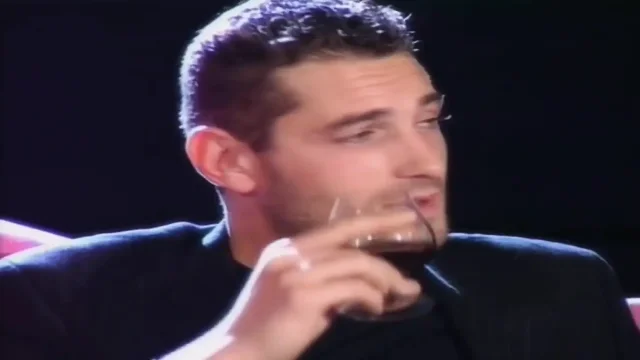 In a luxury club a beautiful double fuck with double penetration