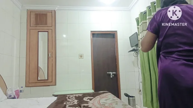 Boy takes advantage of old pickup scheme to Desi doctor girl