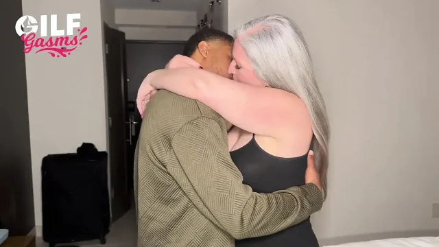 GILF Silverfoxxxy Gets Thick BBC From Darren Blaze
