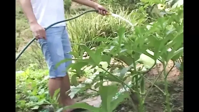 Amazingly hot sex in the garden