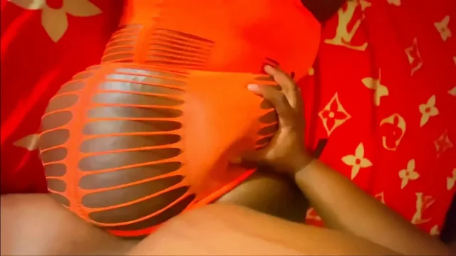Big ebony booty in slutty orange fit