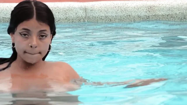 Rsellamb Swim Naked Outdoors Face up Colombian Model Luu Sell