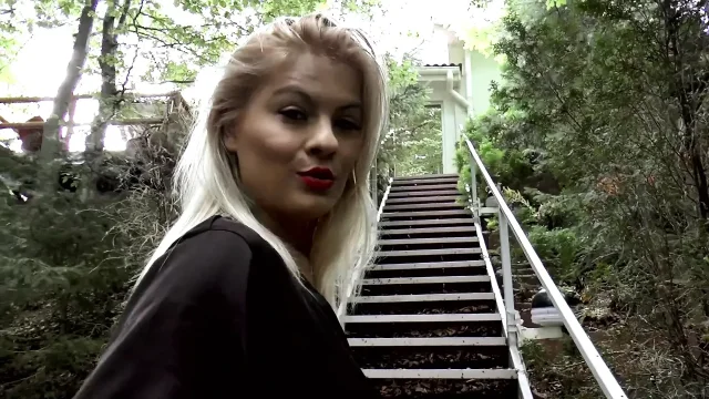 Squirter blonde babe Jasmine rouge's deep throat