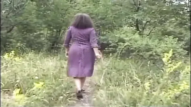 Big hairy milf outside pussy fucking in dogging position