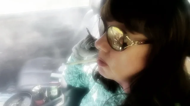 TS BI GILF that loves to smoke long cigarettes VS120 & More120 menthols in her car