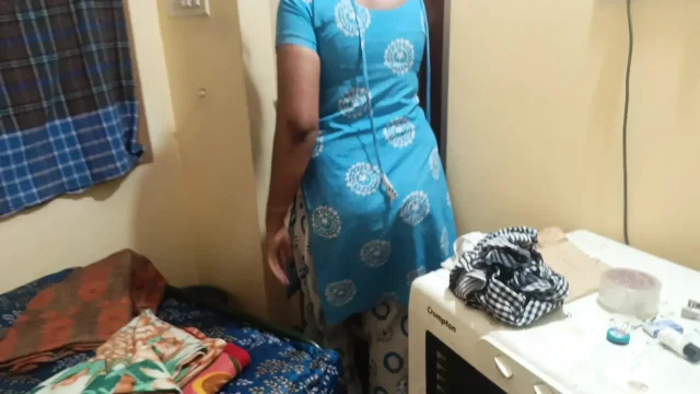 Hot structure Housewife bathing viral video