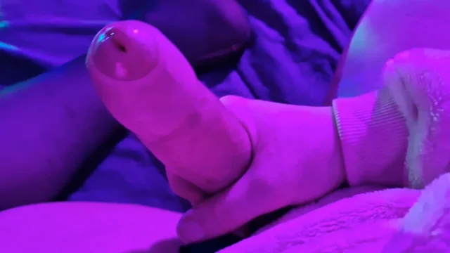 I like to jerk off and often with a lot of sperm