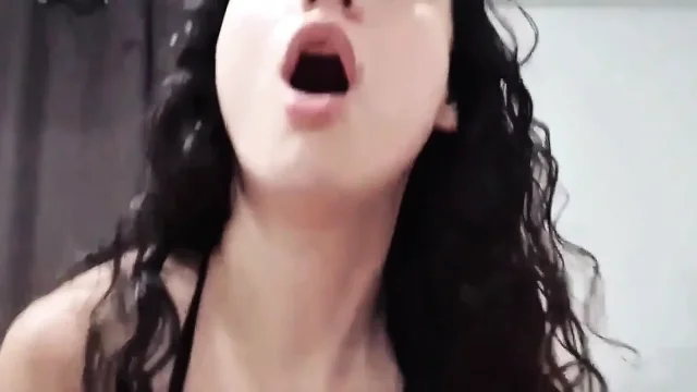 I punched hard in the pussy of the young girl cumming in her mouth