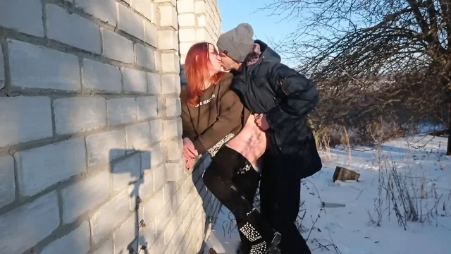 Outdoor sex in winter - Guy fuck me hard