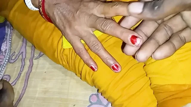Village aunty ki juggi mein jakar chudai karke aaya doggy style Mein Kali Chut