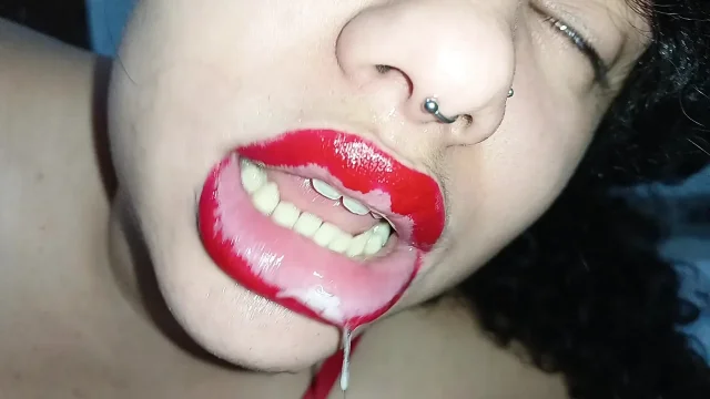DAMN THIS IS UNDOUBTEDLY THE BEST BLOWJOB IN THE WORLD SHE FUCKS SO MUCH