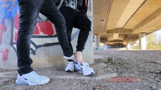 Sharing Nike Air Max Sneaker 5