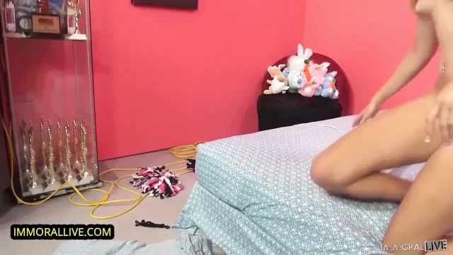 Squirting fun – Alexa Grace first squirt from uncontrollable orgasms