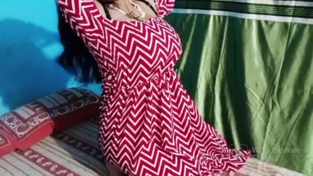 Desi Bhabhi's Pussy Exposed