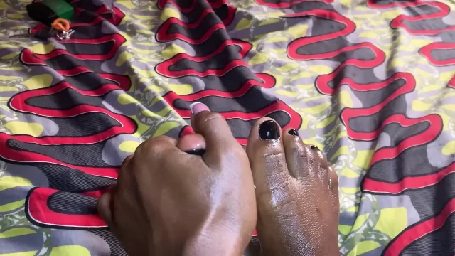Hot ebony babe oiled feet massage section