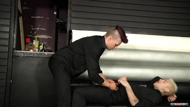 EuroBoyXXX Lee Will anal pounds tattooed twink Mickey Taylor at the bar