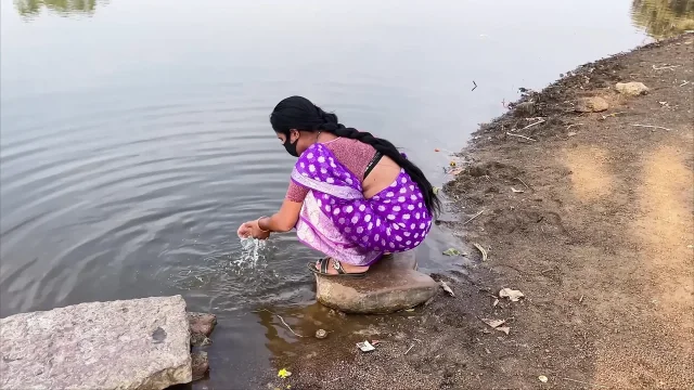Desi Gaon ki beautiful Bhabhi outdoor Private Sex full Hindi audio Indian hot